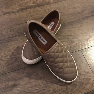 Beautiful quilted Steve Madden shoes/sneaker